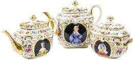 480 - TRES PIEZAS DE PORCELANA DE LA SEGUNDA MITAD  DEL S. XIX