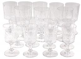 18 - CONJUNTO DE COPAS EN CRISTAL PARA 8 SERVICIOS