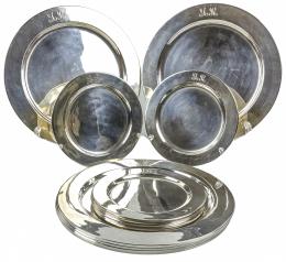 675 - CONJNTO DE PLATOS DE PRESENTACIÓN EN PLATA MEDIADOS DEL S.XX