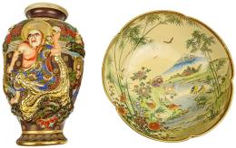 397 - CENTRO EN CERÁMICA Y JARRÓN DE PORCELANA JAPONESA
