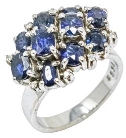 84 - ANILLO CON ZAFIROS