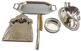 963 - CONJUNTO DE PIEZAS DE SERVIR EN METAL PLATEADO