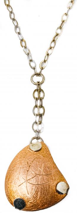 67 - COLLAR CON COLGANTE EN PLATA