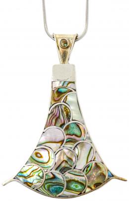 68 - COLLAR CON COLGANTE EN PLATA