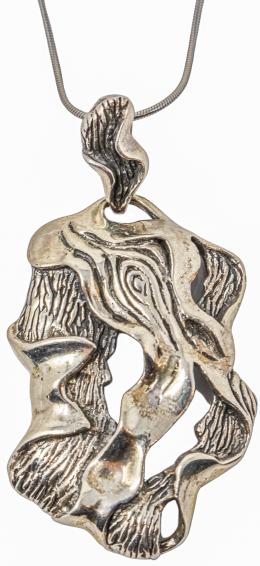 69 - COLLAR CON COLGANTE EN PLATA