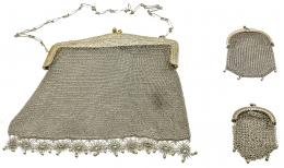 719 - BOLSO DE MALLA Y DOS MONEDERITOS EN PRIMER TERCIO S.XX