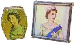 870 - CENTRITO  Y CAJITA REINA DE INGLATERRA