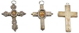 979 - DOS CRUCES RELICARIO Y CRUZ COLGANTE DEL S.XVIII