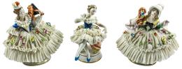 500 - TRES FIGURAS DE PORCELANA CENTRO EUROPEA