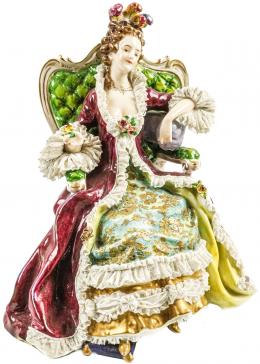 486 - FIGURA EN PORCELANA MEDIADOS S.XX