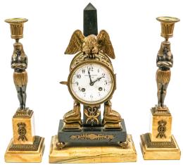 779 - RELOJ CON GUARNICIÓN DEL PRIMER TERCIO DEL S. XX