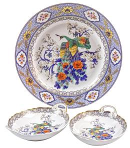 534 - PLATO Y DOS PEQUEÑAS FUENTES EN PORCELANA "KAISER"