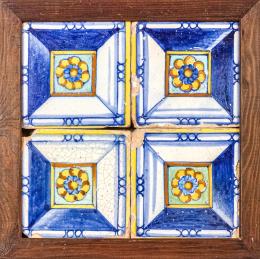 482 - PLAFÓN DE CUATRO BALDOSAS DE CERÁMICA DE TRIANA