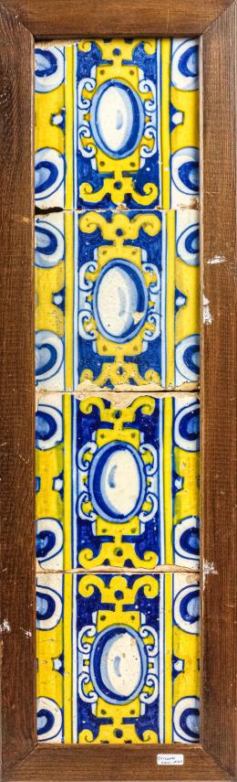 521 - PLAFÓN DE CUATRO BALDOSAS DE CERÁMICA DE TRIANA