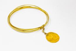 197 - TRES PULSERAS ARGOLLAS CON COLGANTE DE LOS AÑOS 40