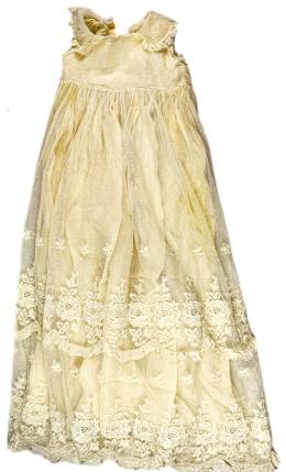 818 - VESTIDO DE ACRISTIANAR DEL PRIMER TERCIO DEL S.XX