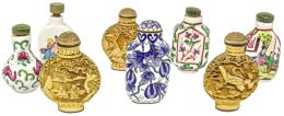 390 - COLECCIÓN DE OCHO PERFUMEROS ORIENTALES
