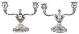 748 - PAREJA DE CANDELABROS DE MEDIADOS DE SIGLO XX