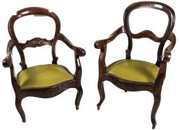320 - DOS SILLONES ISABELINOS CON APOYABRAZOS