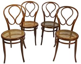317 - CUATRO SILLAS DE ESTILO THONET DE LA PRIMER MITAD DEL S.XX