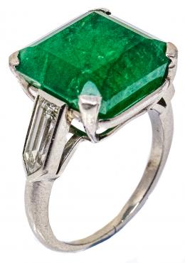 63 - ANILLO CON ESMERALDA Y DIAMANTES