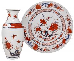 404 - JARRÓN Y PLATO EN PORCELANA ORIENTAL DEL ÚLTIMO CUARTO S.XX