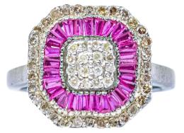 30 - ANILLO ROSETÓN CON RUBÍES Y DIAMANTES