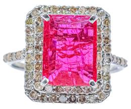 29 - ANILLO ROSETÓN CON RUBÍ Y DIAMANTES