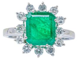 26 - ANILLO ROSETÓN CON ESMERALDA Y BRILLANTES