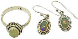 37 - ANILLO Y PENDIENTES DE PLATA CON ÓPALOS