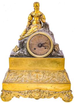 784 - RELOJ DE SOBREMESA "DAMA LEYENDO"