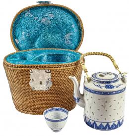 418 - TETERA Y TAZA CON ESTUCHE