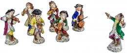 449 - CONJUNTO DE FIGURAS EN PORCELANA DEL PRIMER TERCIO S.XX