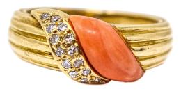 65 - ANILLO CON CORAL Y BRILLANTES