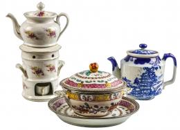 453 - CONJUNTO DE VARIAS PIEZAS DE PORCELANA