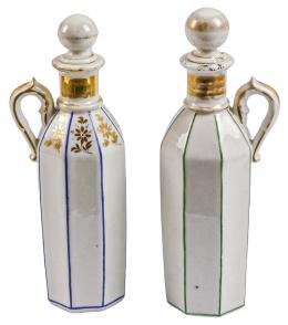 500 - PAREJA DE BOTELLAS CON ASA DE PORCELANA