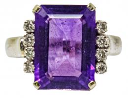 62 - ANILLO CON AMATISTA Y BRILLANTES