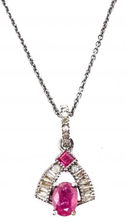 56 - COLGANTE CON RUBÍES Y DIAMANTES