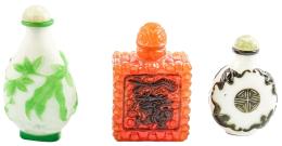 434 - TRES "SNUFF BOTTLE" DE MEDIADOS DEL S.XX
