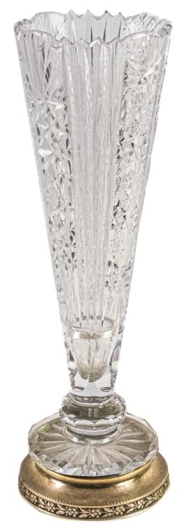 35 - JARRÓN DE CRISTAL TALLADO CON PIÉ DE PLATA