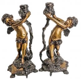 814 - PAREJA DE CANDELEROS EN BRONCE DE LA SEGUNDA MITAD DEL S.XX