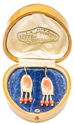 117 - PENDIENTES ITALIANOS DE ORO Y CORAL DE PPS. DEL S.XX