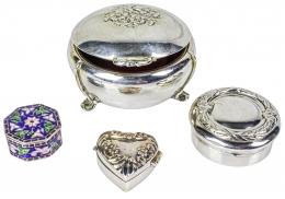 790 - LOTE DE CUATRO CAJITAS DE PLATA DE MEDIADOS DEL S.XX