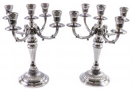 705 - PAREJA DE CANDELABROS DE PLATA DE MEDIADOS DEL S.XX