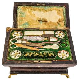 835 - CAJA COSTURERO DE MEDIADOS DE SIGLO XIX