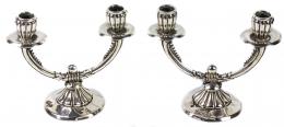 711 - PAREJA DE PEQUEÑOS CANDELABROS DE PLATA