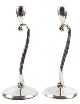 709 - PAREJA DE CANDELEROS DE PLATA ÚLTIMO CUARTO DEL S.XX