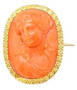 66 - BROCHE CAMAFEO CON CORAL DE PPS. DEL S.XX