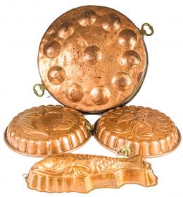 861 - CUATRO MOLDES DE COCINA EN COBRE DE MEDIADOS DEL S.XX