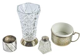 697 - LOTE VARIADO EN PLATA Y CRISTAL PRIMERA MITAD DEL S.XX